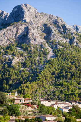 C'an-Pau-Villa-Biniaraix-Village-Mountain