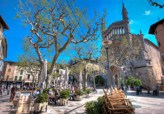 C'an-Pau-Villa-Biniaraix-Village-Soller-Town-Square